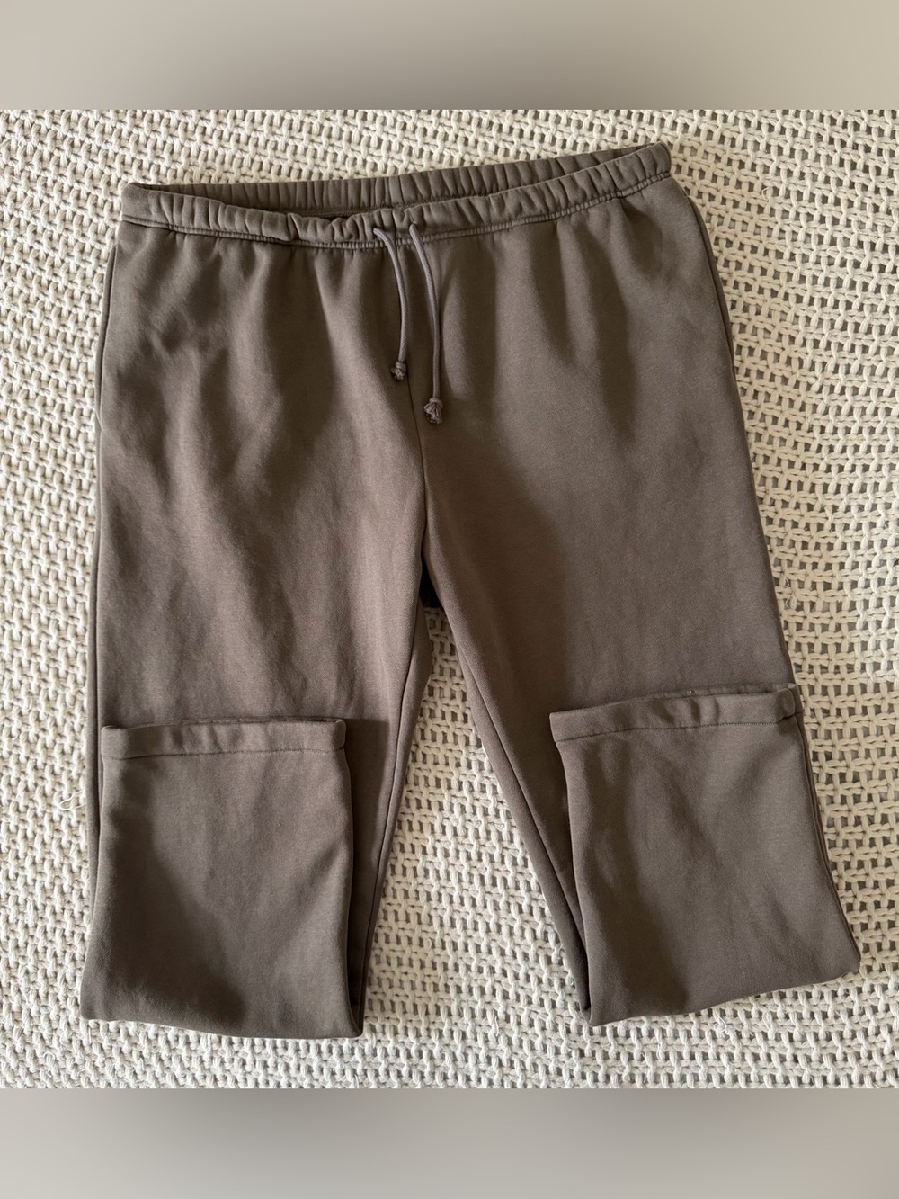 Skims Men’s Relaxed Straight Leg Fleece Sweatpants in Muted Brown Like New 2XL
